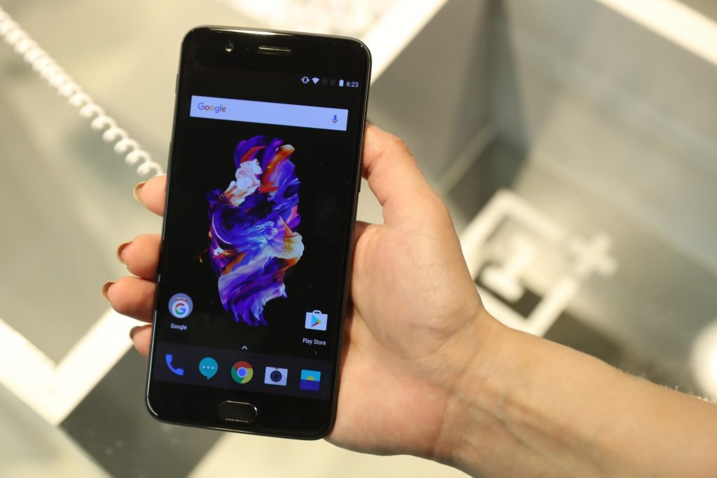 OnePlus 5, 5T And OnePlus 3, 3T Smartphones Get New Oreo-Based Open Betas, April Security Patch, And More