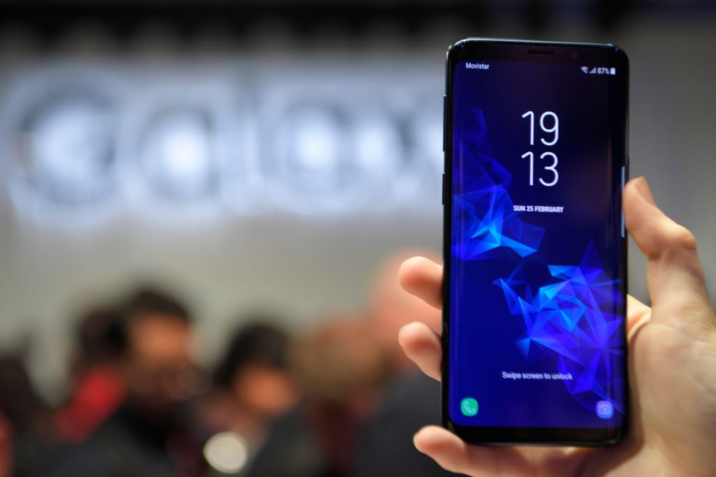 Samsung Galaxy S9 'Black Crush' Screen Issue: What It Is And How You Could Fix It