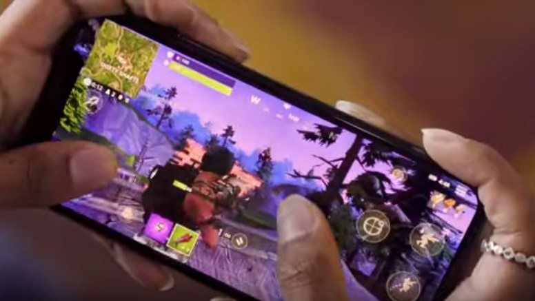 Fortnite Mobile will soon be on Android with voice chat support