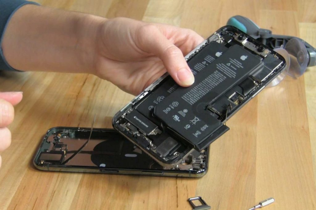 iPhone 11 Pro teardown reveals smaller logic board, larger battery