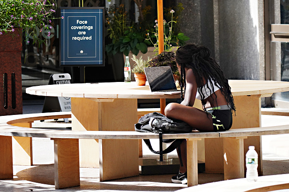 Here's How to Use A Second Monitor for Your Laptop-- Don't Stress Yourself Out Because of Small Screen