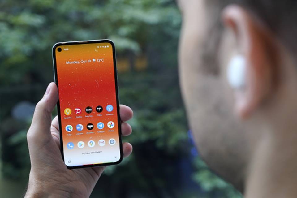 Best 5G Phones 2021: iPhone 12 Vs. Samsung Galaxy S21 Vs. Google Pixel 5