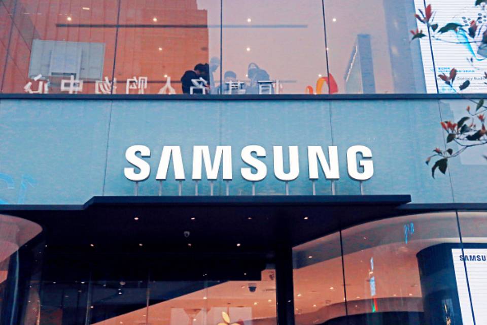 Samsung Rumored To Seek Former Apple and AMD Engineers; Are They Building Their Own CPU?