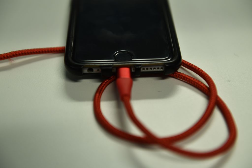 #TechTimesLifeHack: How to Set an iPhone Alarm to Know it is Fully Charged