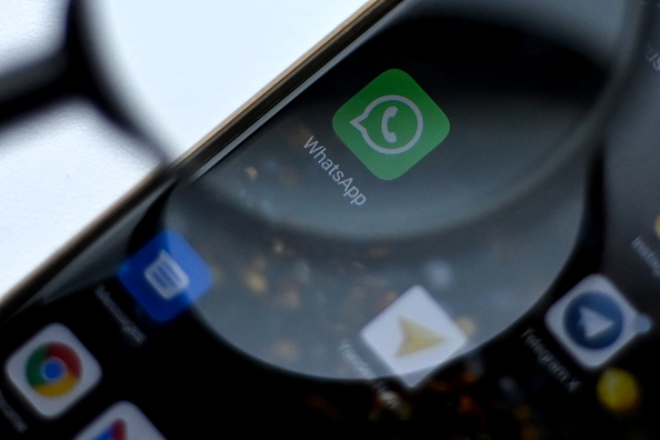 WhatsApp Bug Endlessly Crashes App on iPhone—iOS 15.2 Update to Blame?