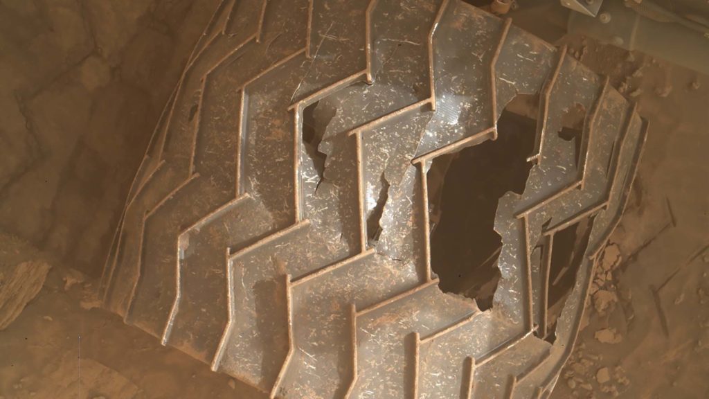 Torturous Martian terrain is chewing through NASA Curiosity's tires