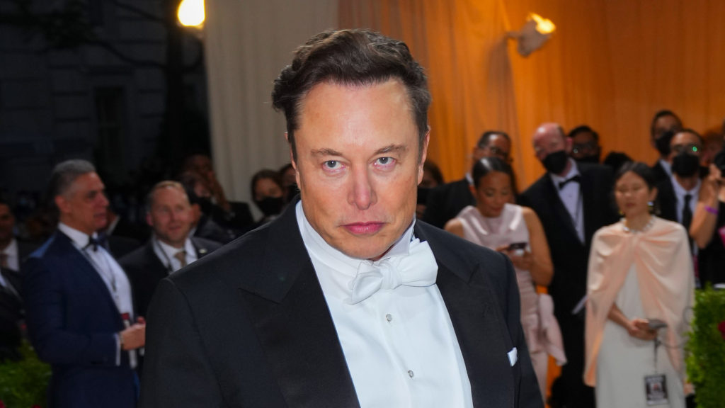 No, Elon Musk isn't asking you to invest in Twitter - it's a scam