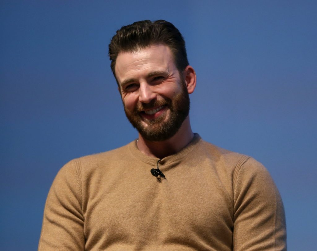 Captain America Chris Evans Finally Upgrades iPhone 6s