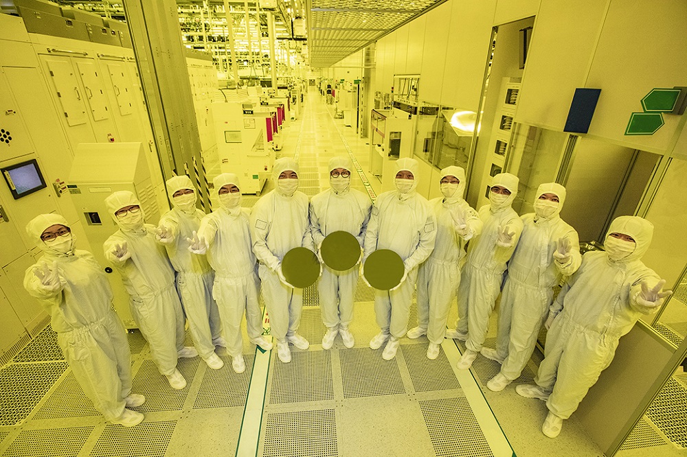 Samsung Completes 3nm Chip Ahead of TSMC, Apple—Soon to Power Modern Technology