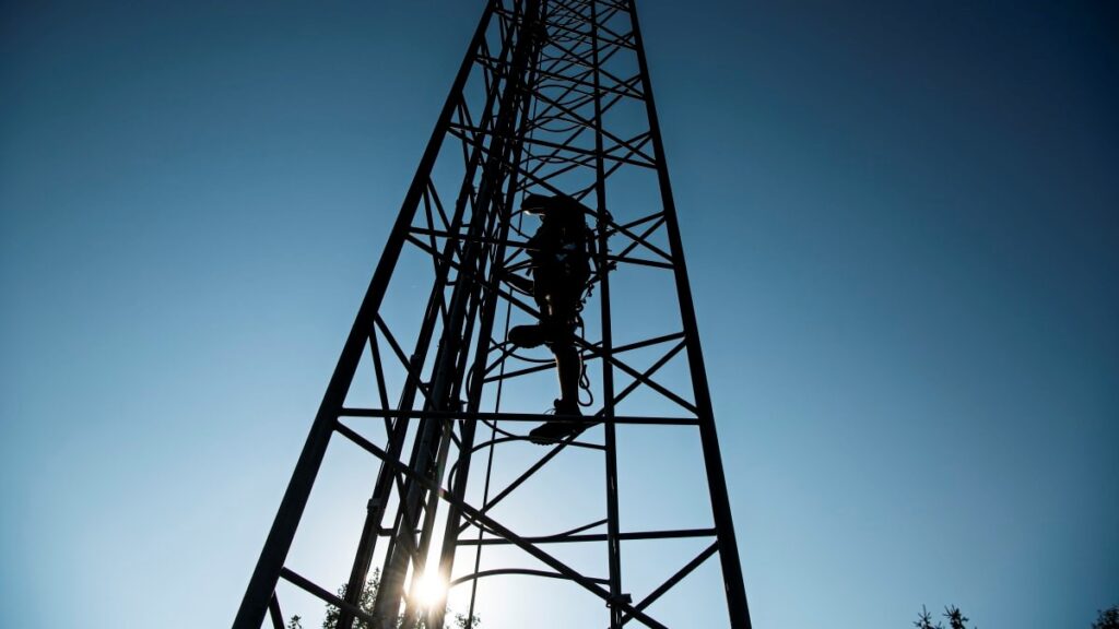 US auctions regional 2.4GHz licences to boost rural 5G