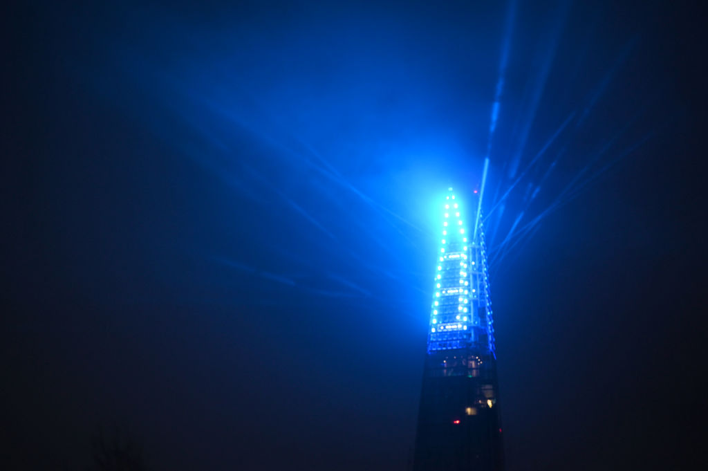 Researchers Use Infrared Laser Light to Wirelessly Transmit Power Over 98 Feet of Thin Air!