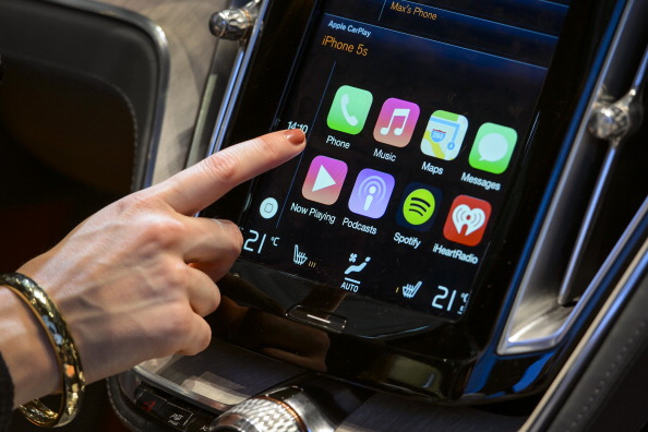 iPhone 14 Pro Users Report Apple CarPlay Phone Call Issues: How Bad Is It?