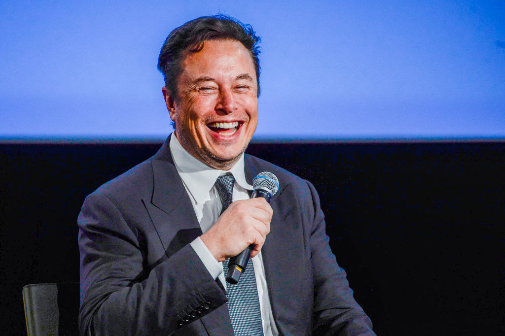 Elon Musk Says He Will Create His Own Smartphone if App Stores Boot Twitter