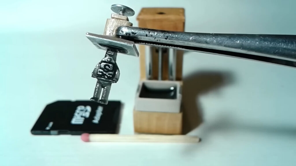 The world's smallest 3D printer can fit in your wallet, but still works