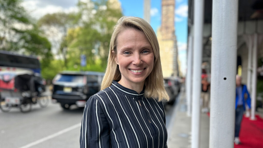 Marissa Mayer wants to reinvent your contacts