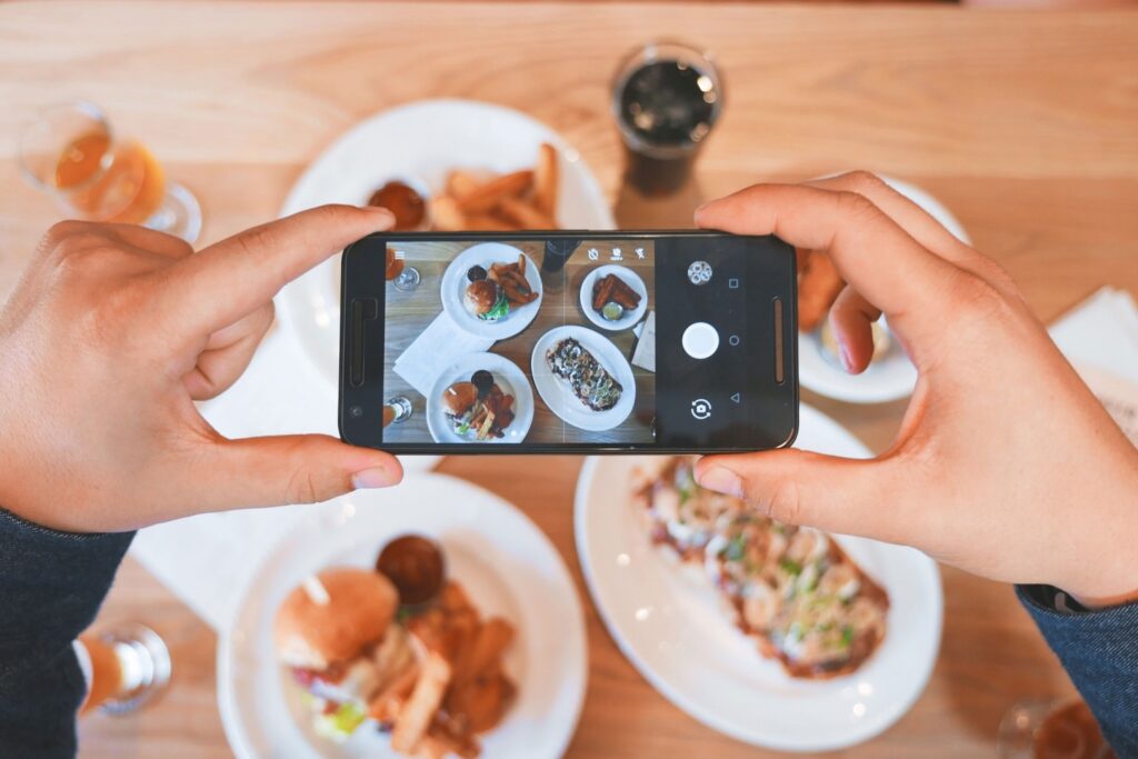 Hungry? Experiment Says You Can Satisfy Appetite by Viewing Food Pictures on Phone