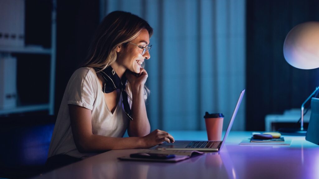 Microsoft gives one of its oldest apps dark mode in Windows 11