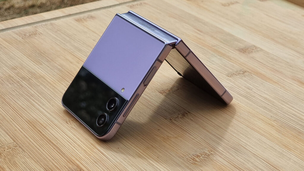 Confirmed: the Samsung Galaxy Z Flip 5 hinge really does fold flat