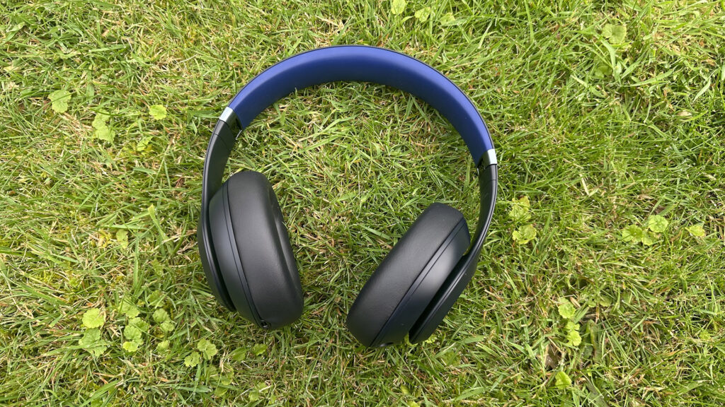 Beats Studio Pro review: the same stylish design but not exceptional