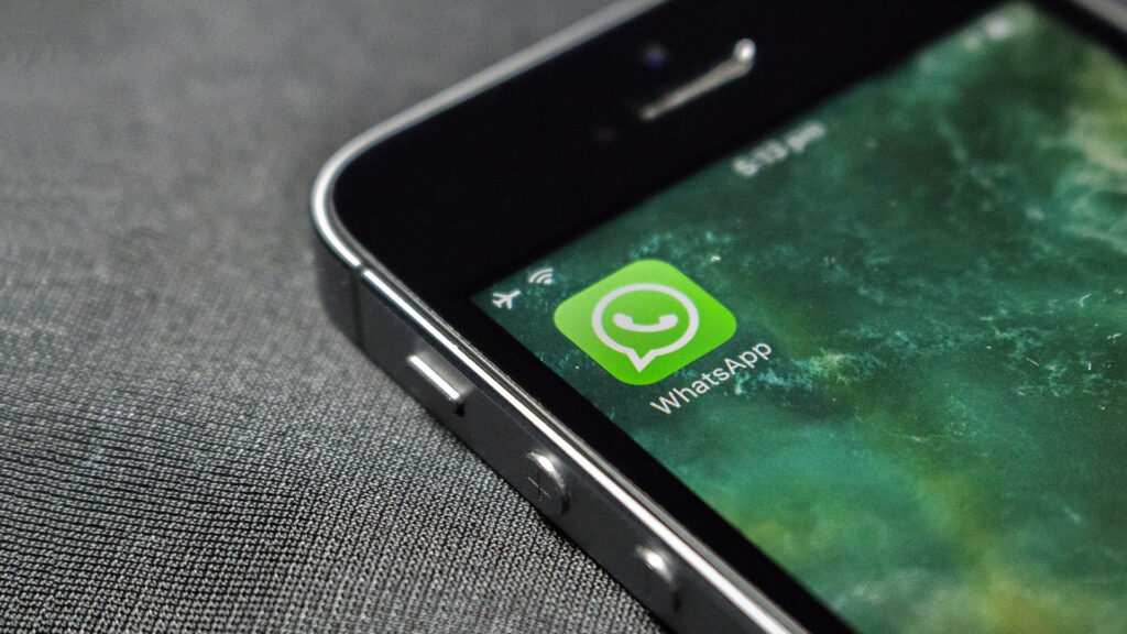 WhatsApp is testing an all-knowing AI chatbot that will live in your search bar